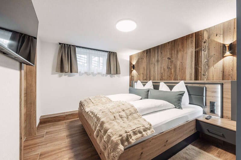 Schlafzimmer mit Doppelbett im Top 1