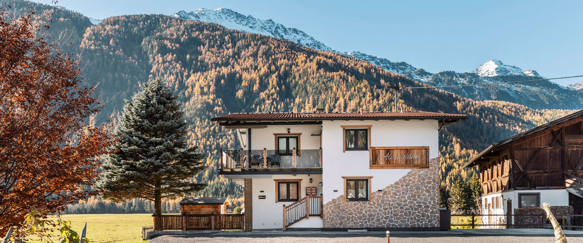 Apart Alpenglühn Hausansicht im Herbst