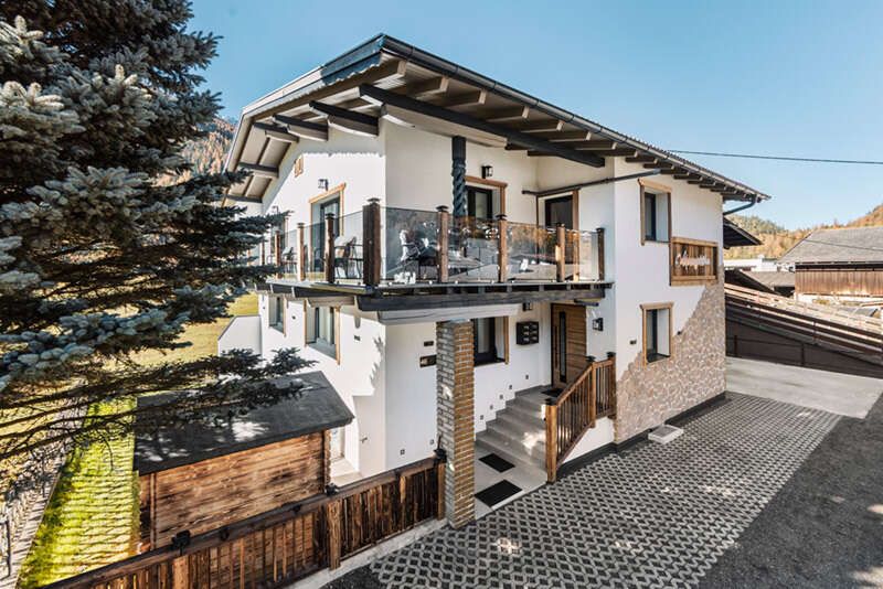 Hausansicht vom Apart Alpenglühn in Längenfeld im Ötztal im Herbst