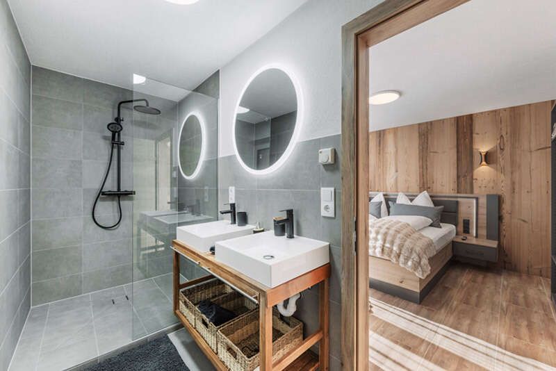 View from the bathroom into the bedroom in Top 3